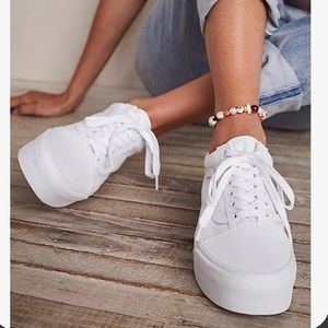 Vans Women’s Platform Old Skool - size 8